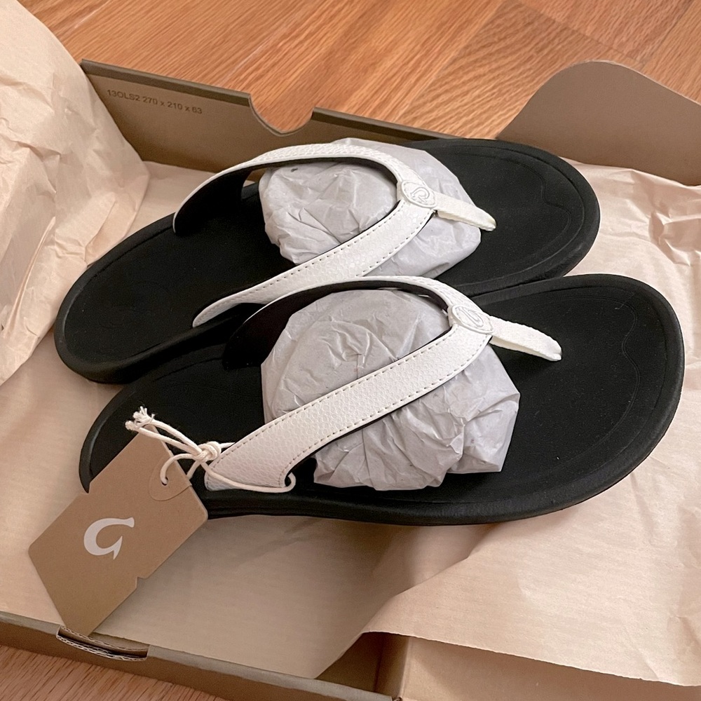 Olukai Women’s Flip Flops 🩴